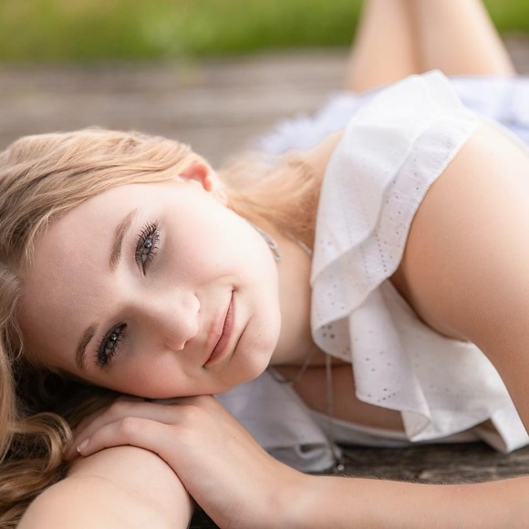 Meet your Posher, Isabelle - Picture 1 of 1